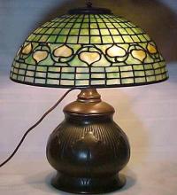  129286 - ORIGINAL TIFFANY ACORN W/TOBACCO LEAF TABLE LAMP